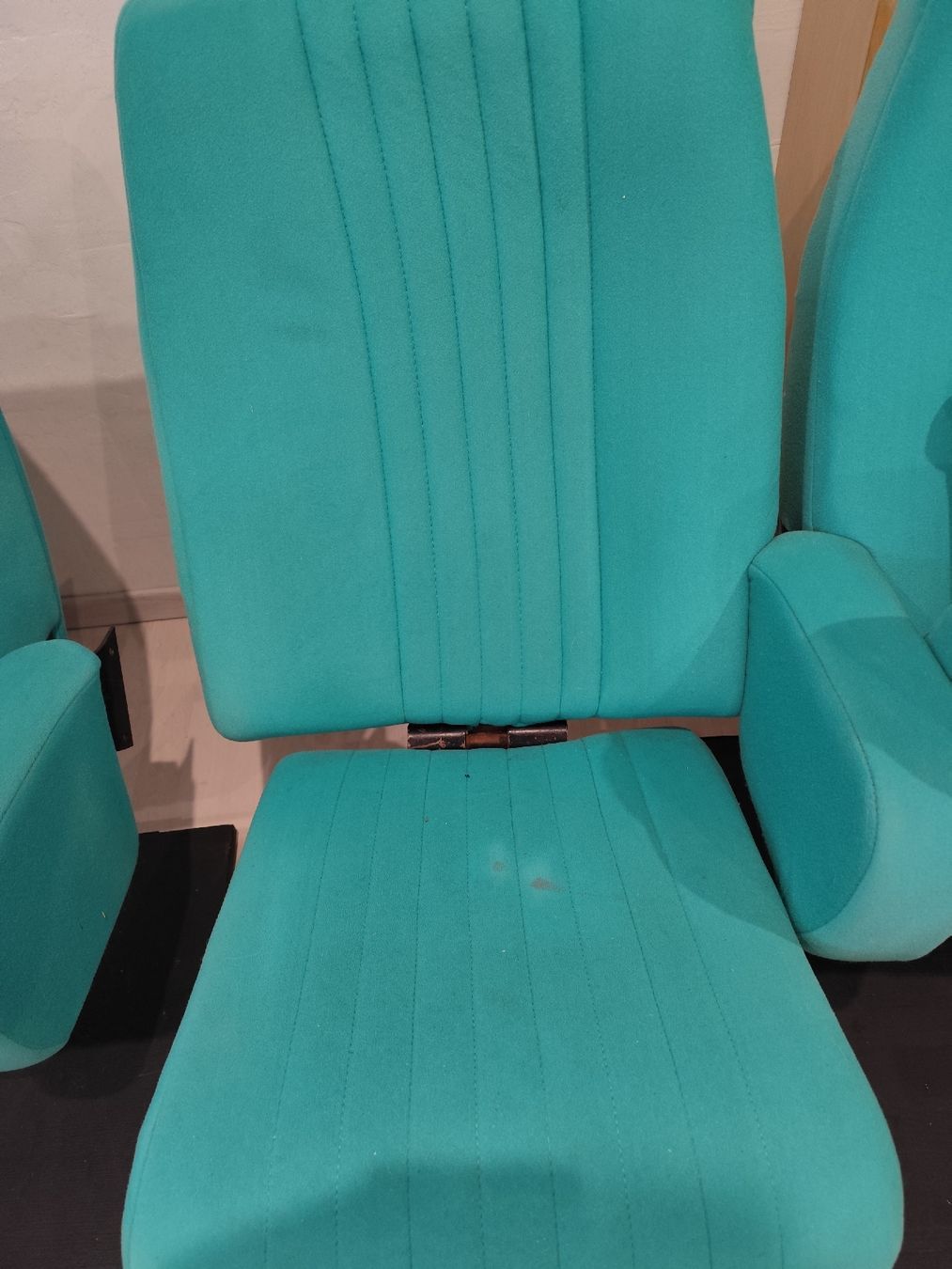 Poltrone: Fauteuils de cinéma vintage, vert turquoise  – Difettoso da Pieterlen venduto da laeti_2002 2