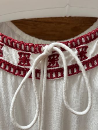Jolie robe d'été blanche brodée - Taille S/M