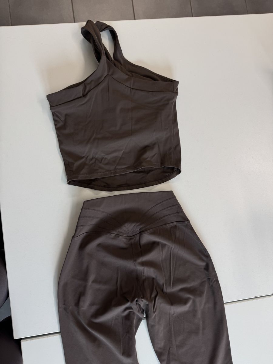 Lotti di vestiti: Brown sports set – Usato da Genève venduto da che_v9mq 2