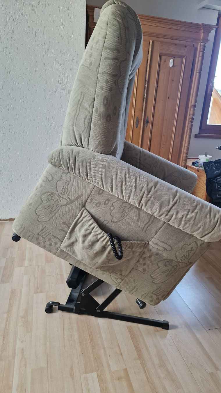 Poltrone: Sessel mit Aufstehhilfe, Elektrisch, Polster beige – Usato da Weisslingen venduto da and-lo73 3