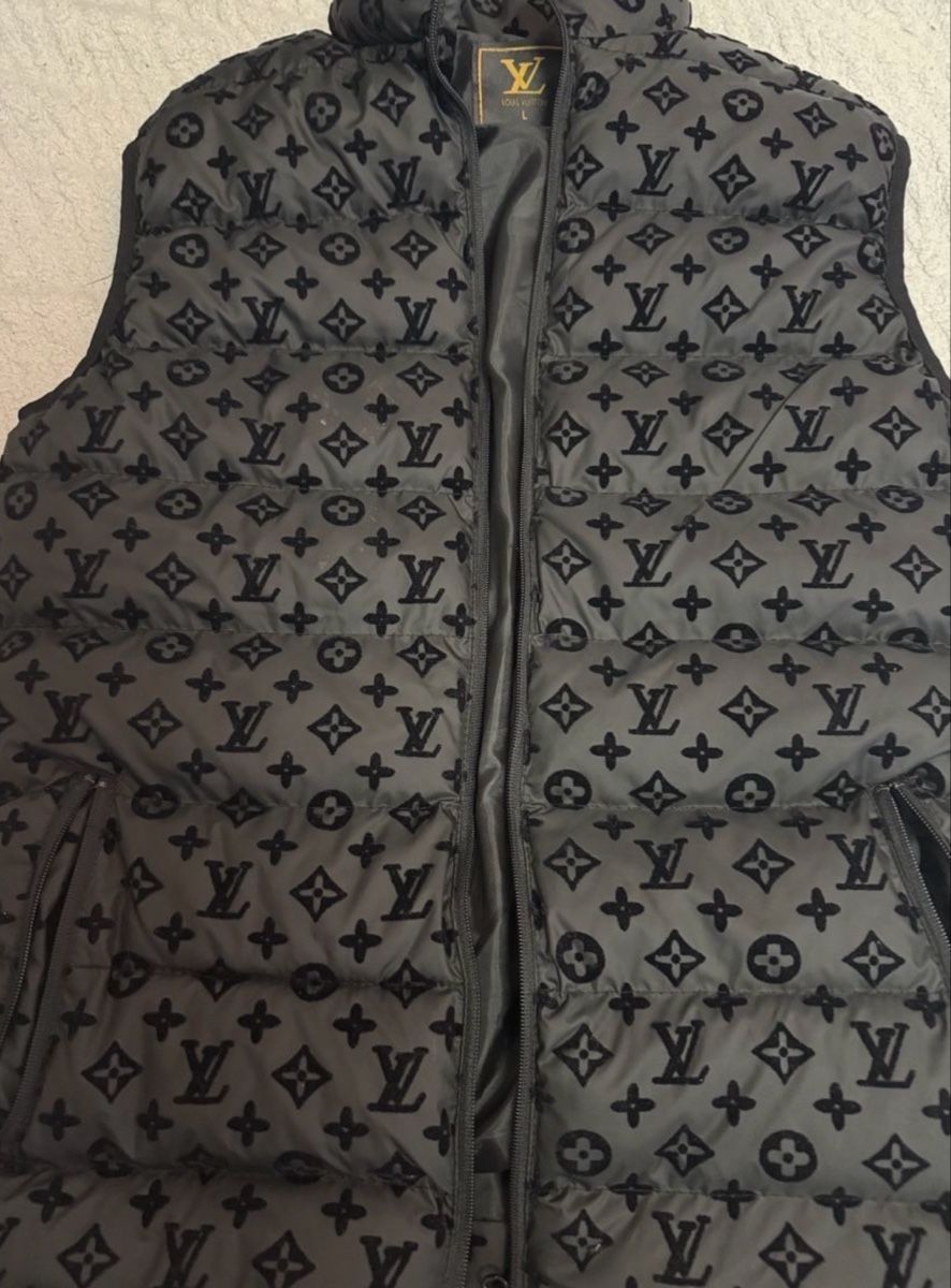 Jacken: Steppweste Monogramm Grösse L – Neu (gemäss Beschreibung) aus Embrach von Niko_357