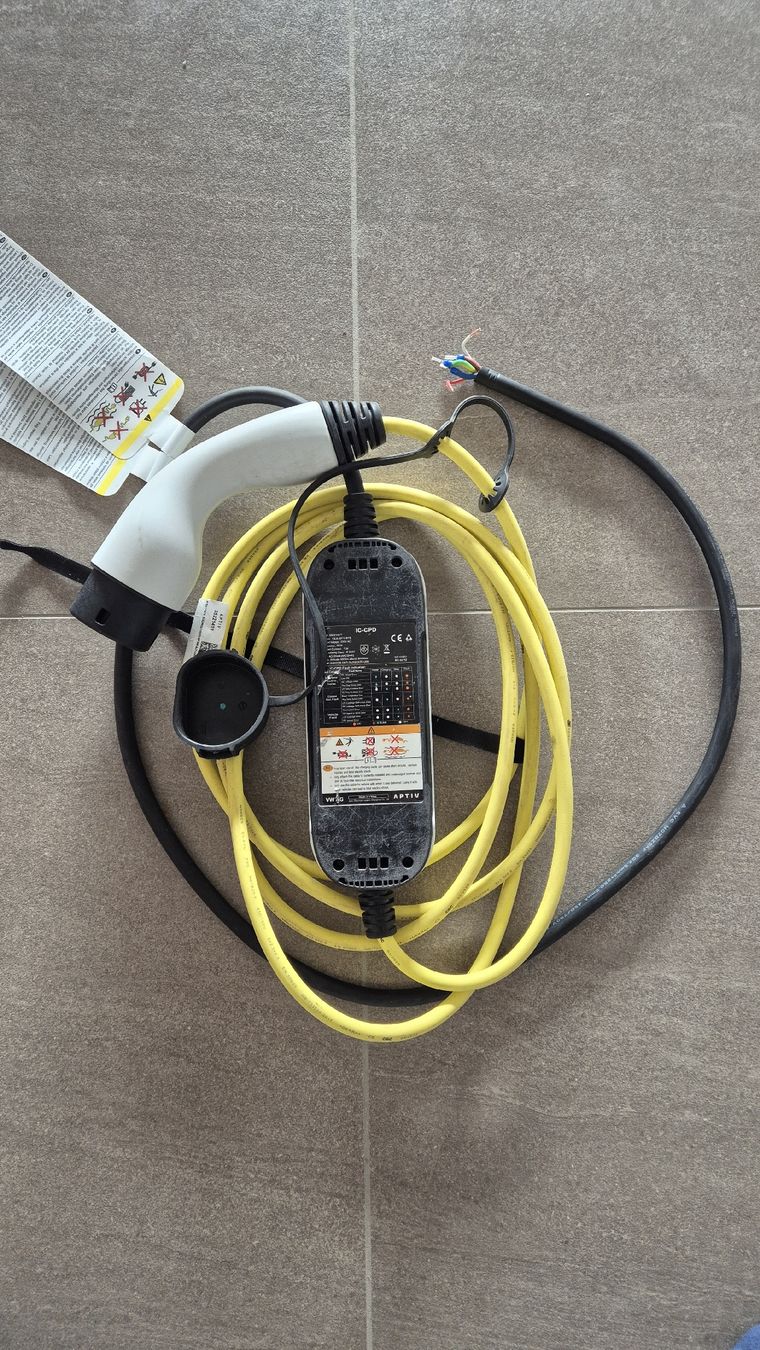 Caricabatterie: Ladekabel Typ 2, 1-Phasig, defekt - Stecker fehlt – Difettoso da Gachnang venduto da Deltablau