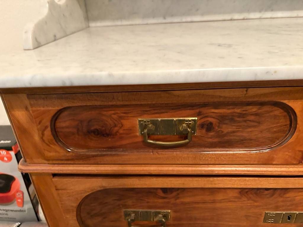 Cassettiere: Restaurierte Kommode mit abnehmbarer Marmorplatte – Usato da Horn venduto da OliviaAnna19 2