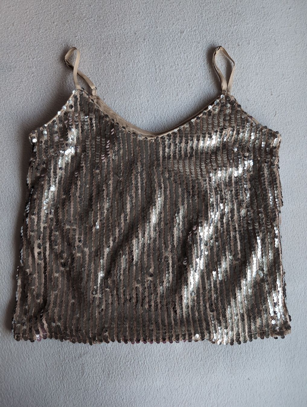 Top: Heartloom Sequin Cami Top - Shimmer & Shine - Size S – Nuovo (secondo la descrizione) da Glis venduto da livespringly