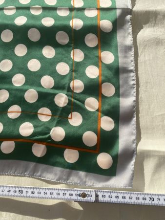NEU 100% Seide Foulard, Schal, Bandana, 67x67cm, Punkte