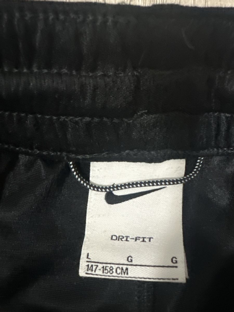 Pantalons: Nike shorts kinder – D'occasion à Oberentfelden par ulli03 1