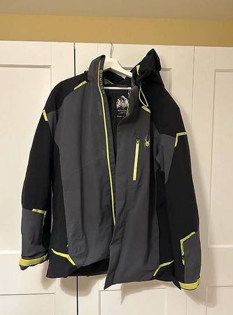 Dunkelgraue/ Neon Ski- und Snowboardjacke von Spyder