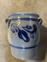 Antiker Steinguttopf blau weiss Dekor Schweiz