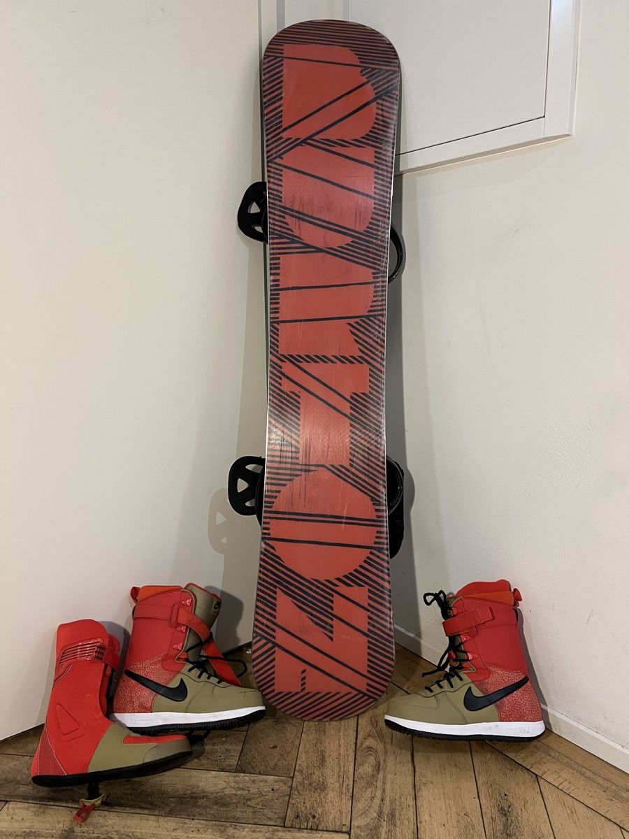 Burton Board: Snowboard Burton Clash 155 + Schuhe Nike – Usato da Luzern venduto da 301_7ftt