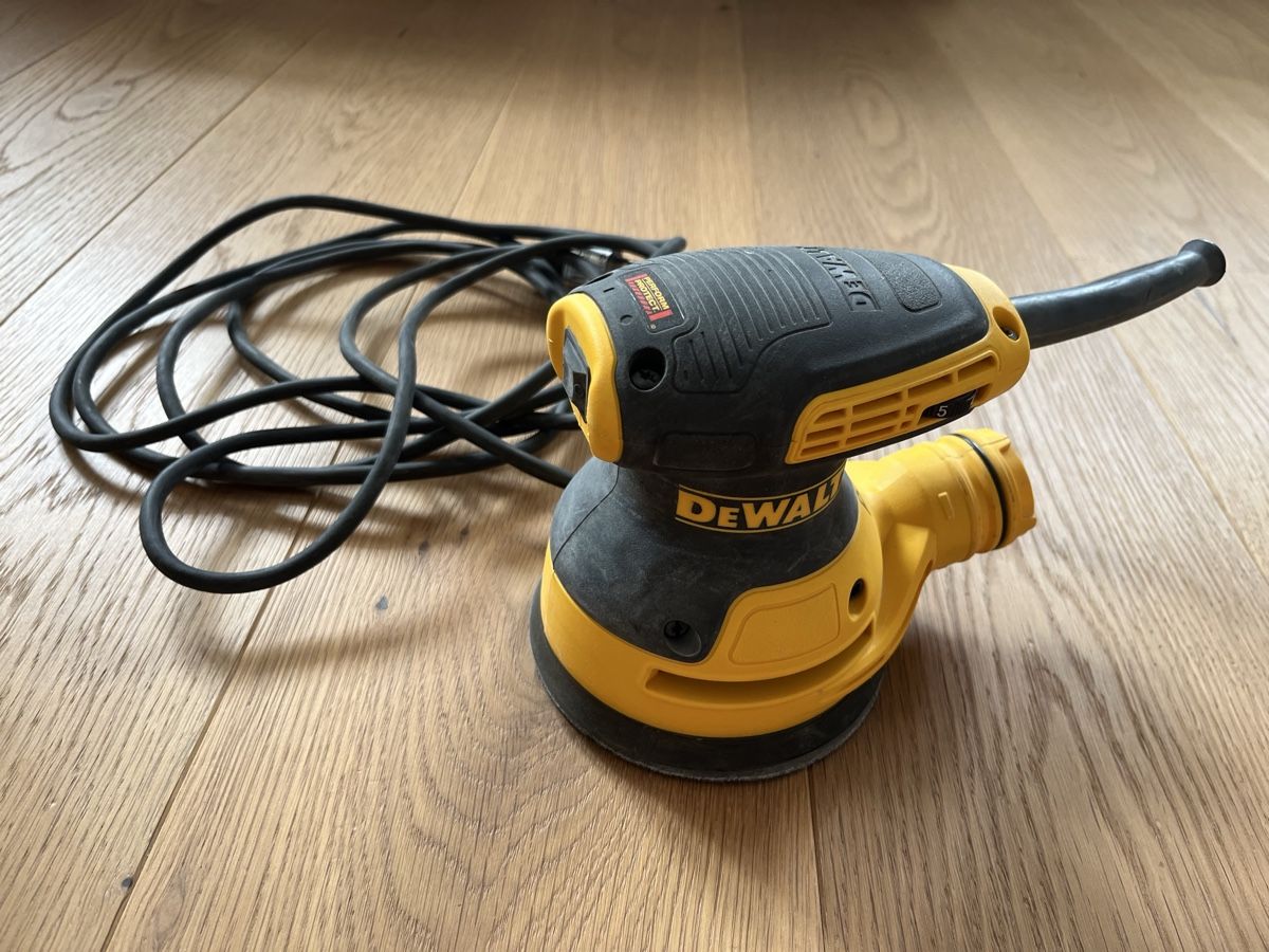 Dewalt Smerigliatrici & Lucidatrici: Dewalt Exzenterschleifer / d125mn – Usato da Affoltern im Emmental venduto da Zougg