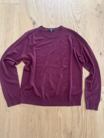 Weinroter Merinopulli von Uniqlo