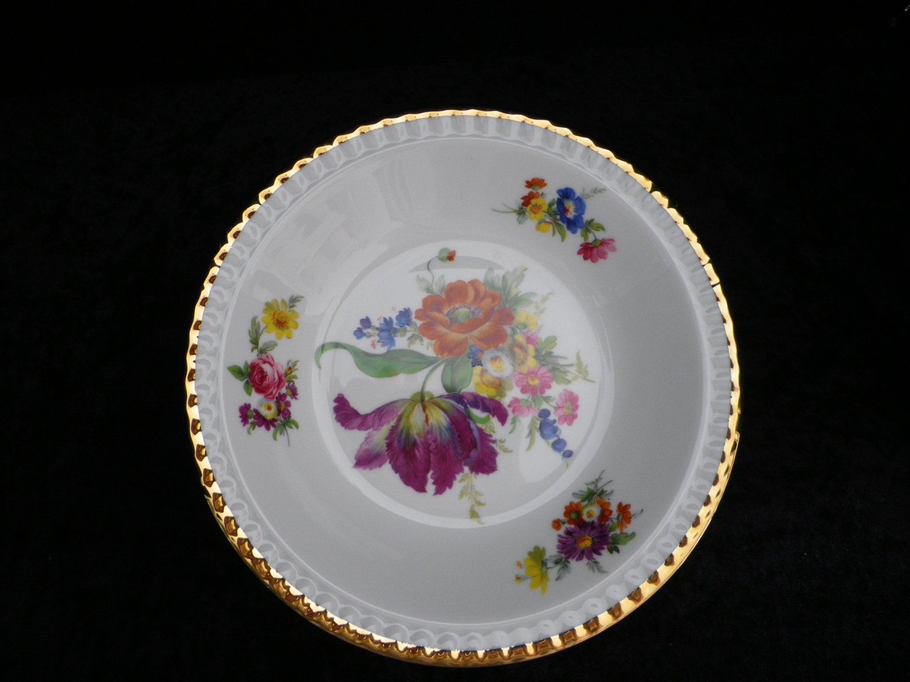 Piatti di portata: Fuss-Schale mit Blumendesign – Usato da Reinach BL venduto da Annodomini 1