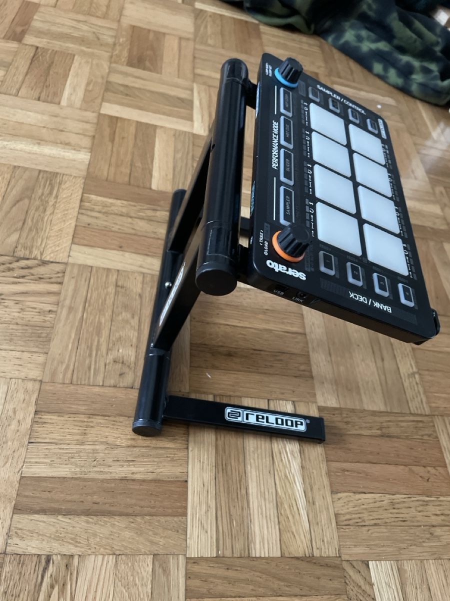 Strumenti musicali: Reloop neon Serato Sampler/Controller - mit Stand – Nuovo (secondo la descrizione) da Zürich venduto da Seba5 1