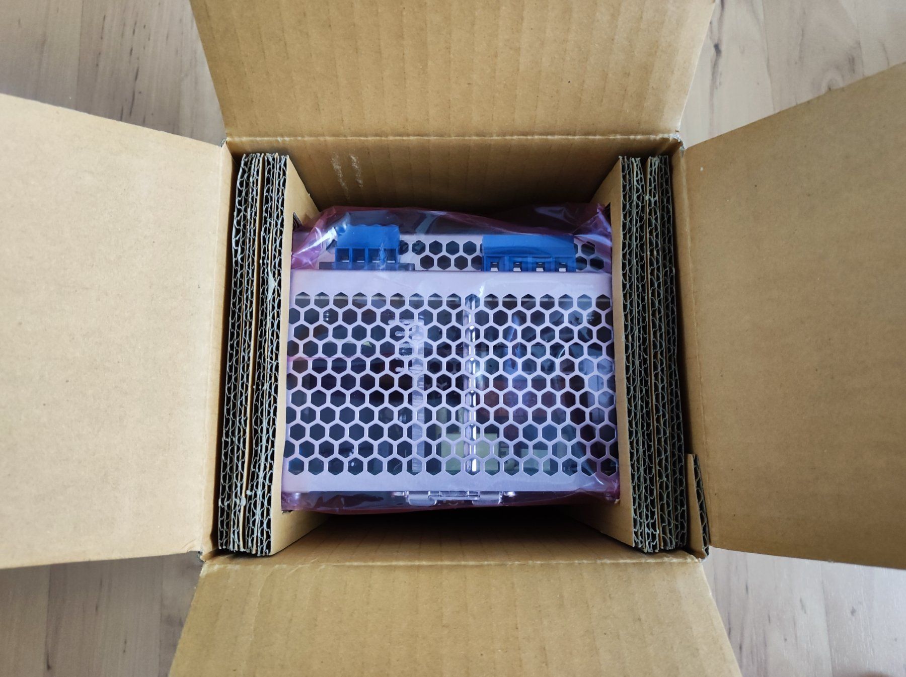 Componenti elettronici: Delta Electronics, Power Supply 480W 24V 20A  DRP024V480W3BN – Nuovo e nell'imballaggio originale da Ufhusen venduto da HKSC 1