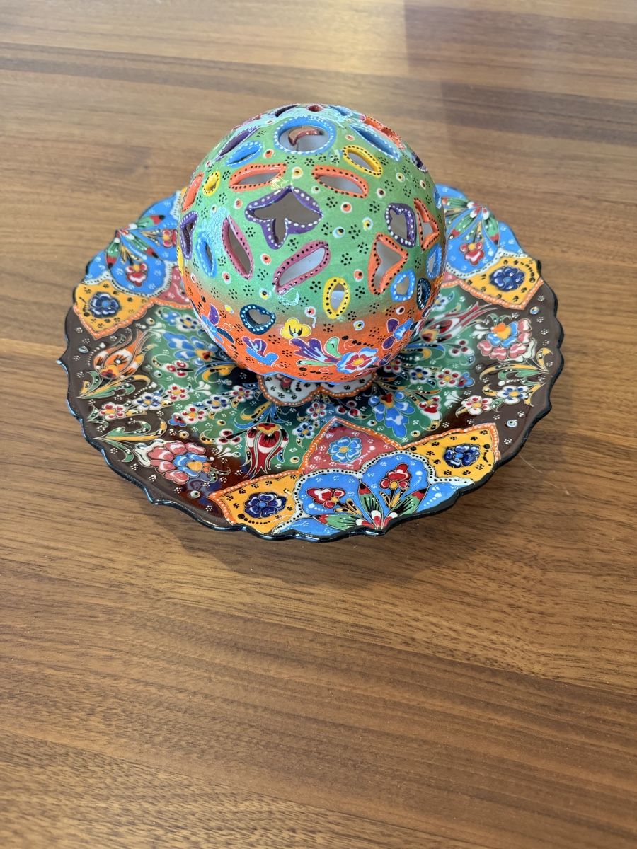 Tutte le decorazioni: Hand-painted ceramic tea light holder & plate set, u – Nuovo (secondo la descrizione) da Erlenbach ZH venduto da topchick