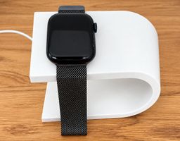 ⚪ Smartwatch‑Ständer – NeoCharge WeißLinie