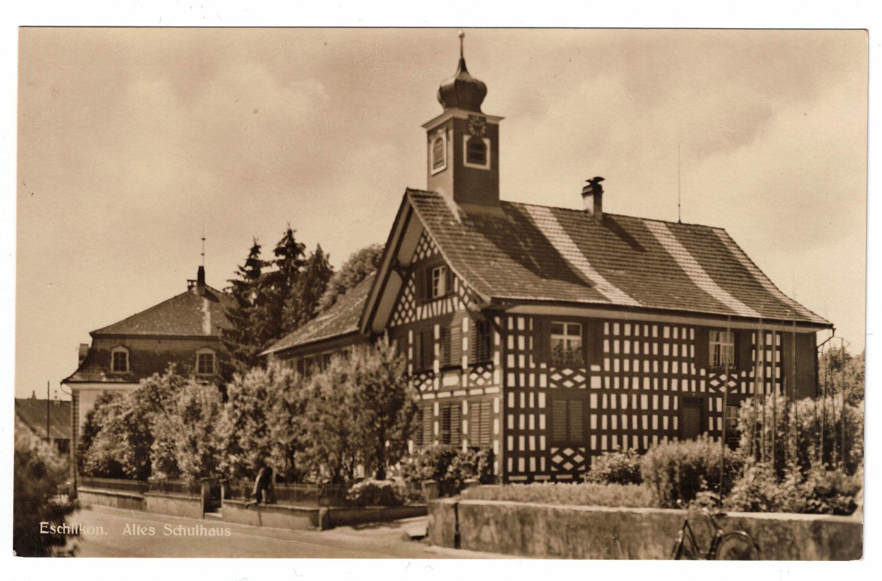 Cartoline postali: Ansichtskarte Eschlikon Altes Schulhaus – Usato da Küsnacht ZH venduto da scholli58