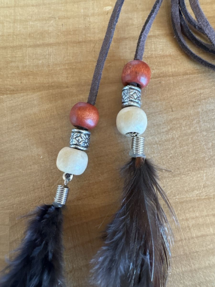 Catenine: Lederband mit Federn / braun – Nuovo (secondo la descrizione) da Rümlang venduto da Sambas19 1