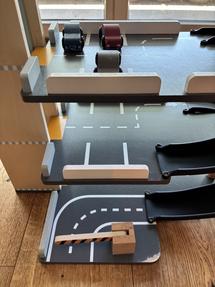 Spielzeuge: Autogarage Holz Kid’s Concept – Gebraucht aus Zürich von keegstra 2