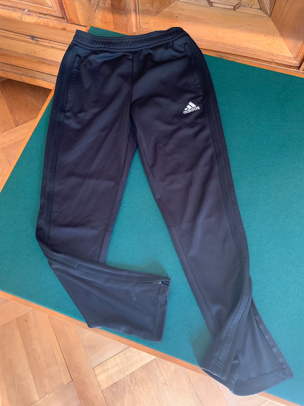 Adidas Pantaloni: ADIDAS Trainerhose Gr. M /Junior 152 / Farbe: Schwarz  Gr – Usato da Interlaken venduto da Bona55 4
