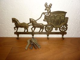 Antiker Schlüsselbrett Postkutsche messing Länge 23 cm