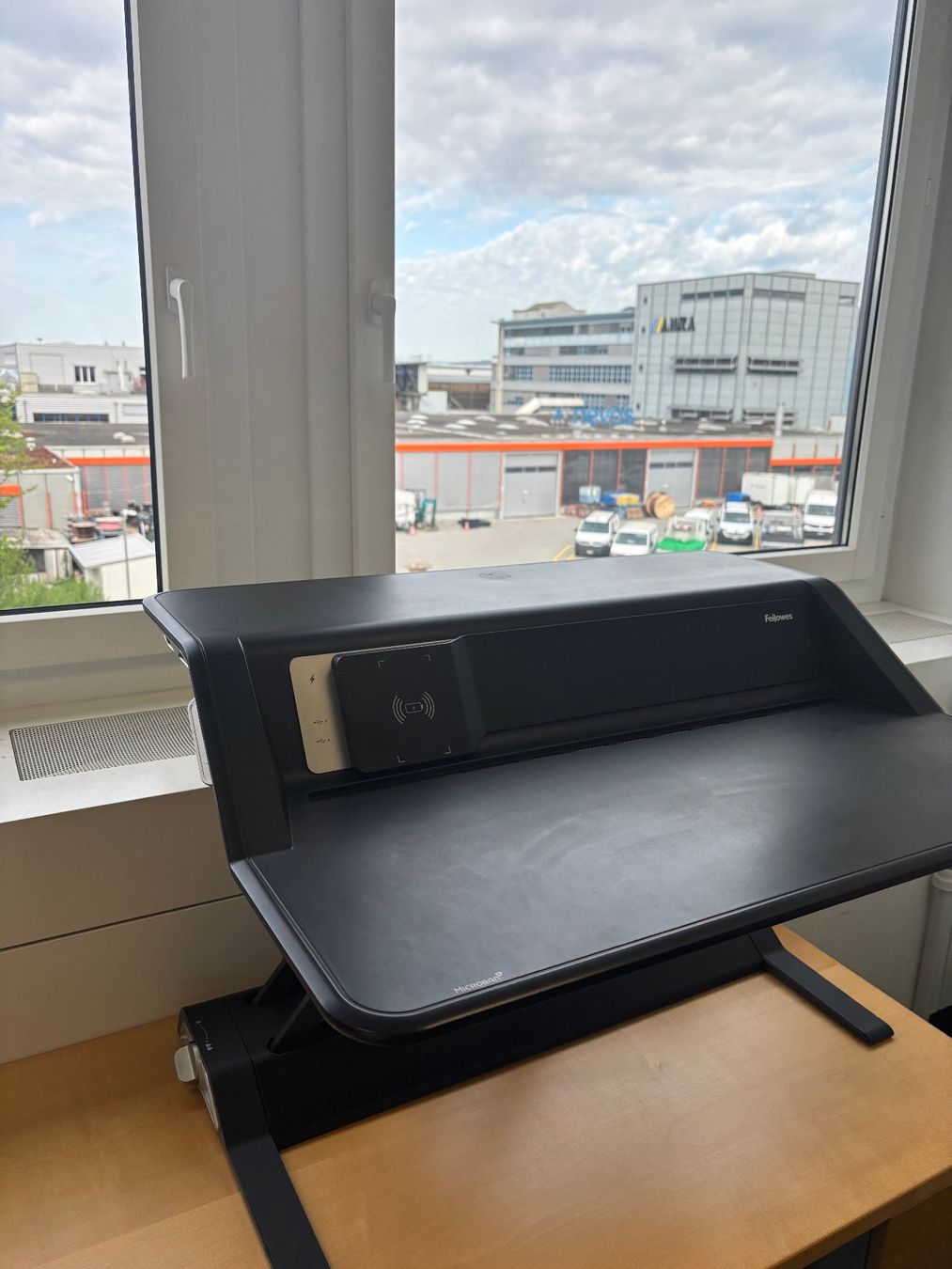 Staffa per monitor: Fellowes Stehtisch-Aufsatz höhenverstellbar – Usato da Jona venduto da roger.bartholet 2