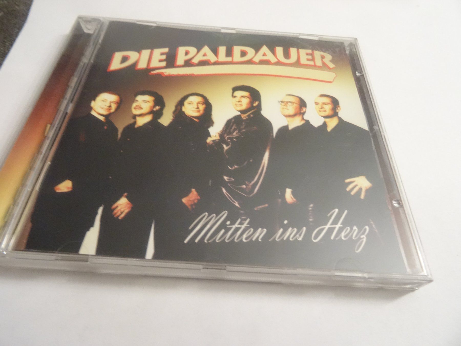 CD: Die Paldauer - Mitten ins Herz CD – Usato da Olten venduto da Disc-Ausverkauf