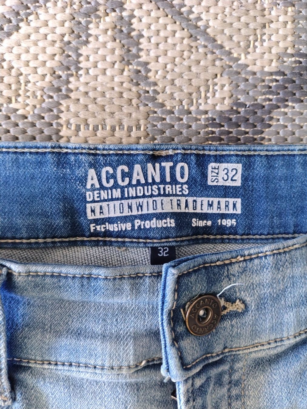 Jeans: Jeans Accanto – Usato da Schliern b. Köniz venduto da Green3yed 2