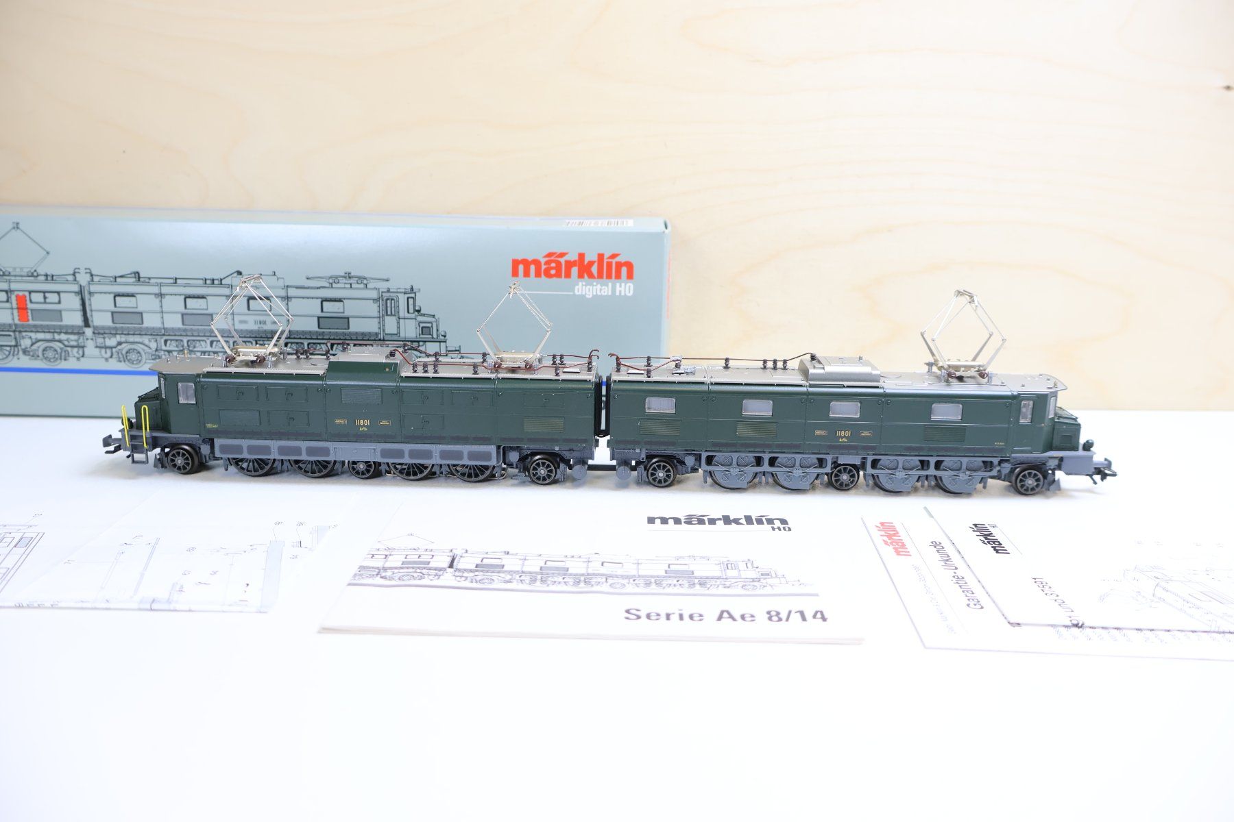 Märklin Modellini di ferrovie: Märklin SBB grosse Doppel E-Lok Ae 8/14  - Digital 37591 – Usato da Winterthur venduto da Monstera 2