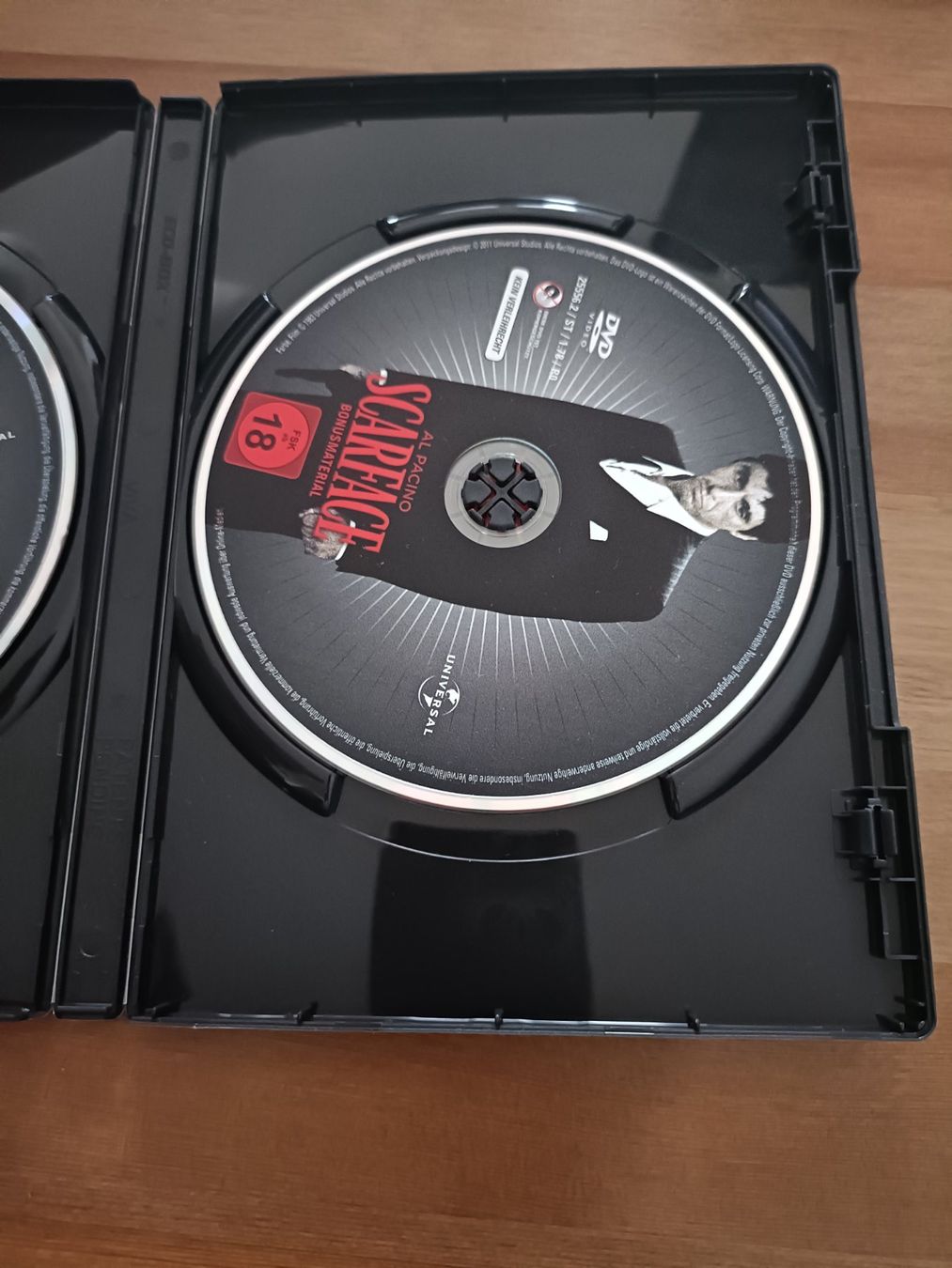 Tutti i DVDs: Scarface - 2-Disc Platinum Edition – Usato da Aarau venduto da d_m_bf6g 2
