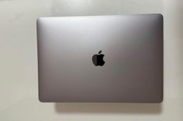 MacBook Air 13" M1 (2020) – 8GB / 256GB – DE – 93 % Akku – O