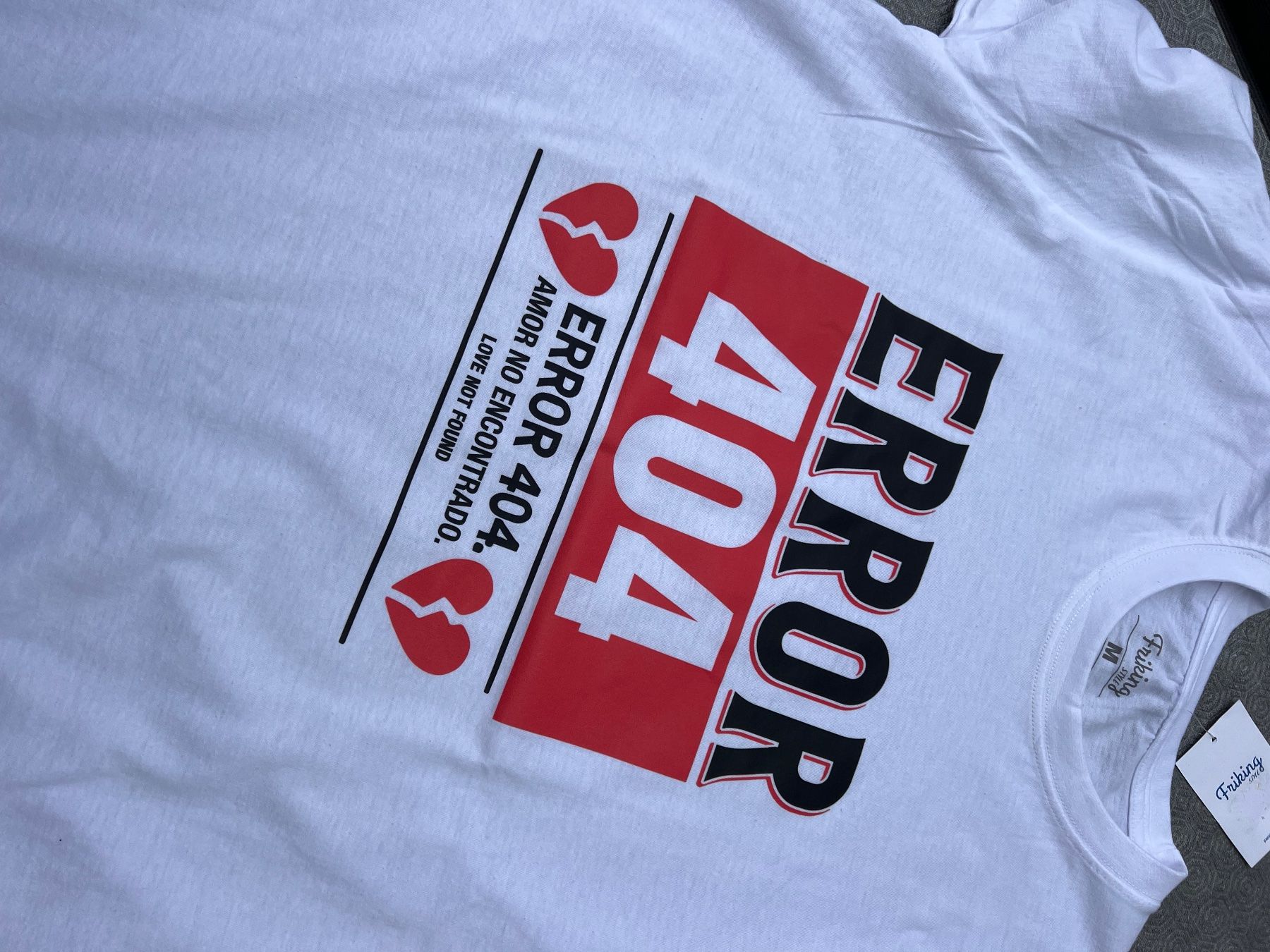 T-shirt: Error 404 Printed T-Shirt – Nuovo e nell'imballaggio originale da Tagelswangen venduto da fireiceprincess 1