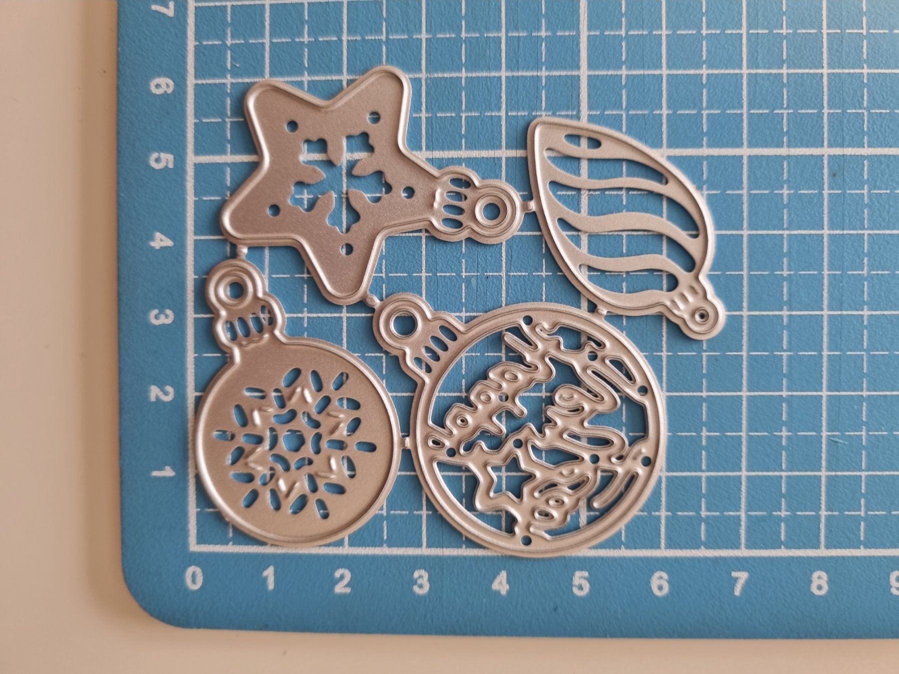 Sciablone: Stanzschablone Nr.104, Weihnachtskugeln (Sizzix geeignet) – Nuovo e nell'imballaggio originale da Gretzenbach venduto da Fliegepilz56 2