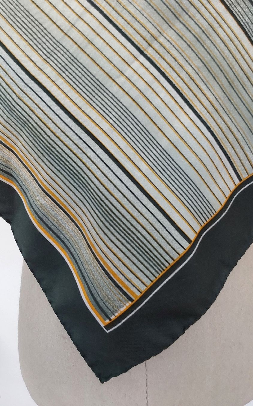 Polyester Foulard & Sciarpe: Foulard Polyester Made in Italy – Usato da Köniz venduto da scopello12 2