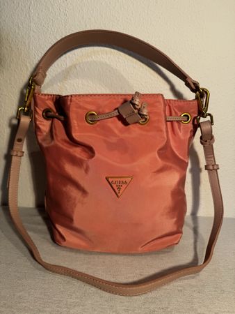 Guess Beuteltasche/Bucket Bag, lachsfarben, neuwertig