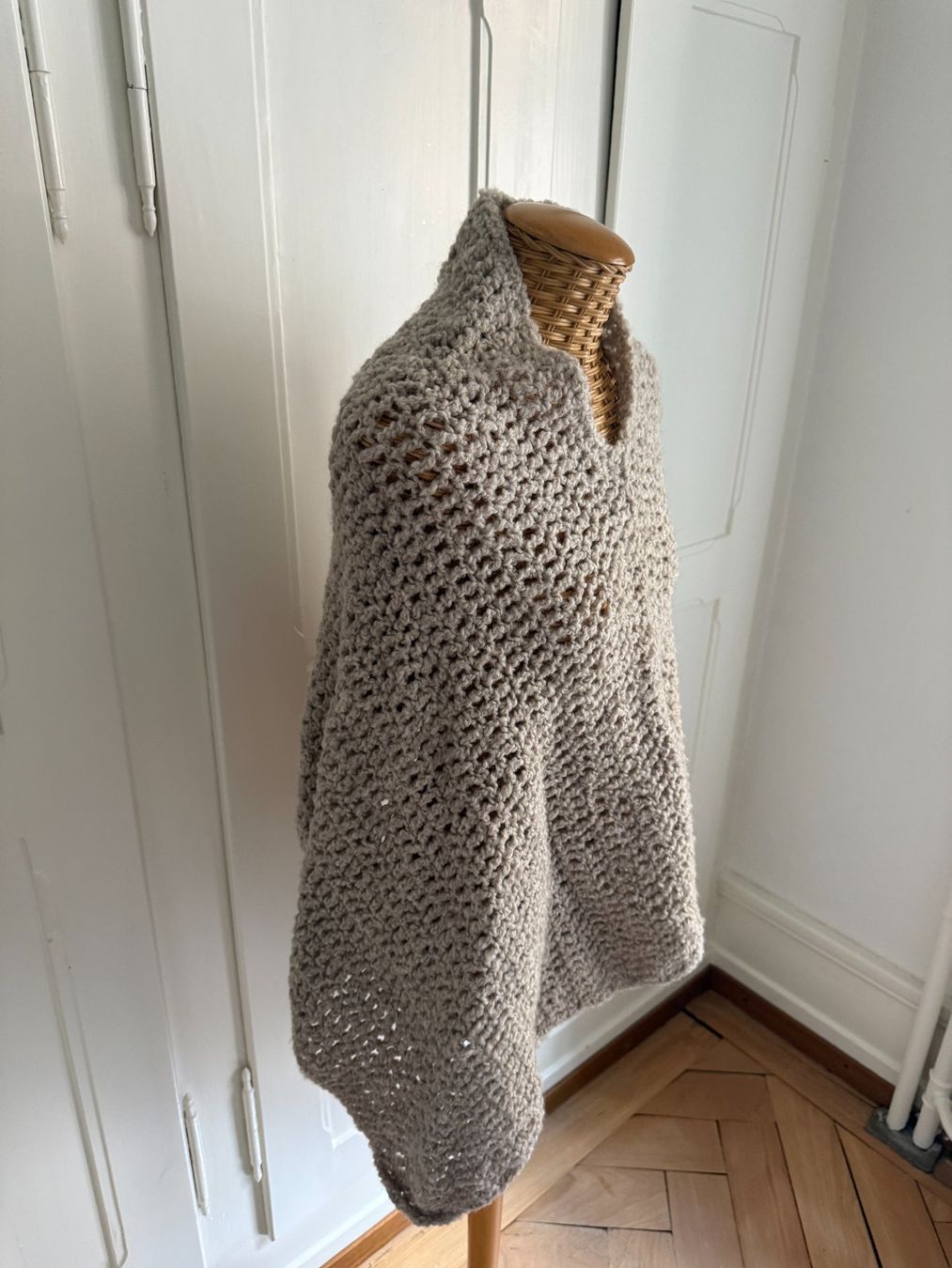 Altro in Moda donna: Strickponcho Cape beige – Usato da Zürich venduto da Diazaio 1