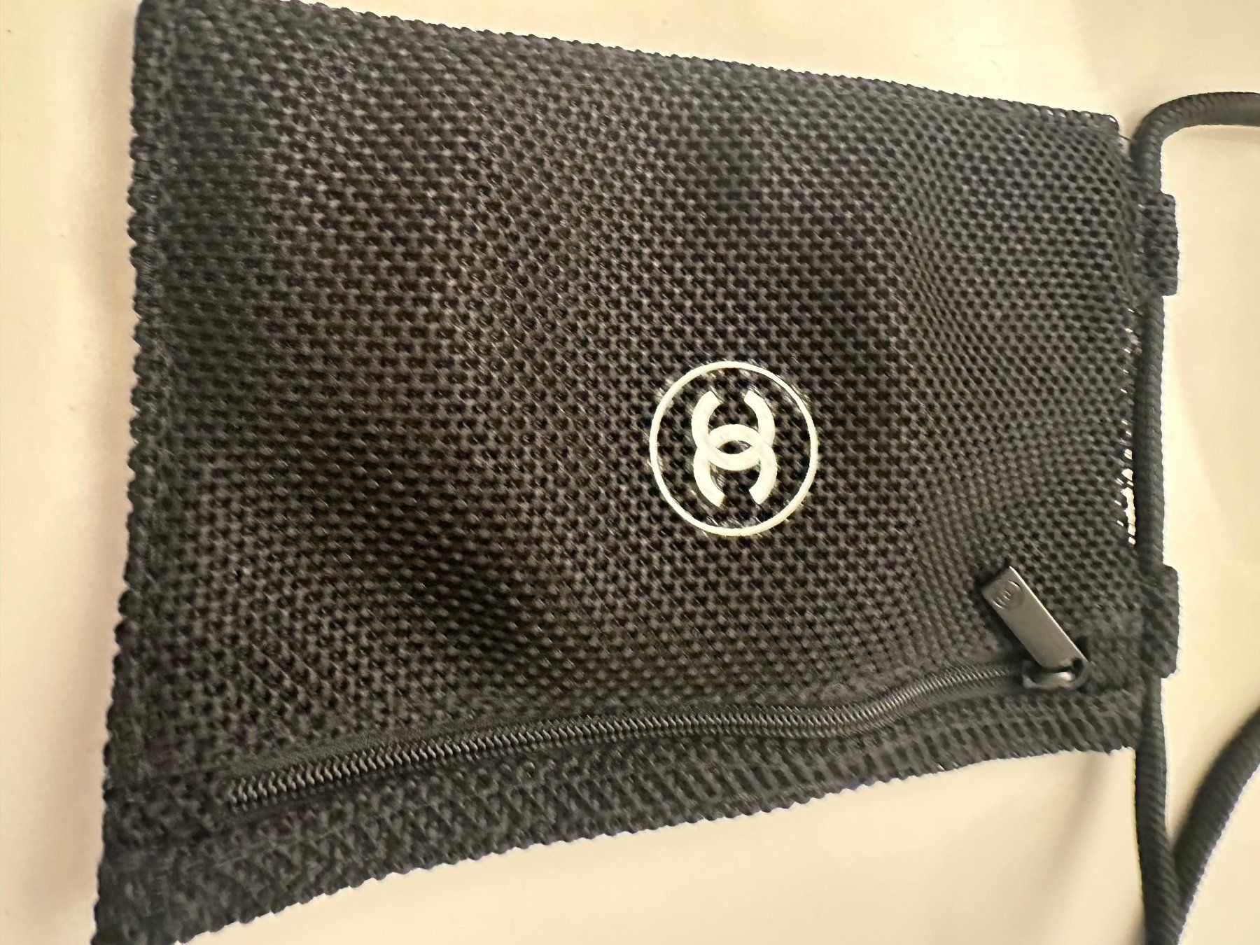 Chanel Borse: Chanel Beauté VIP  Passport Tasche – Nuovo e nell'imballaggio originale da Steinmaur venduto da regenbogen052 1