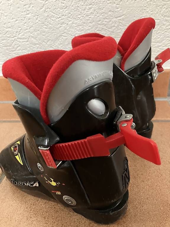 Nordica Scarpe per ragazzi: Chaussures skis enfants 231mm – Usato da St-Légier-Chiésaz venduto da 38y_fz72 1
