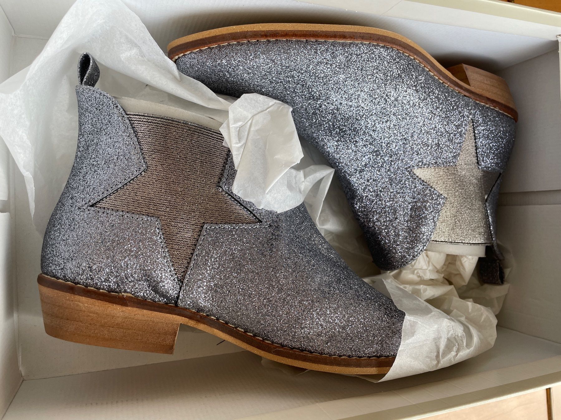 Stella McCartney Scarpe per ragazze: NEW Stella McCartney "Lily" Boots – Nuovo e nell'imballaggio originale da Binningen venduto da Pirtis 1