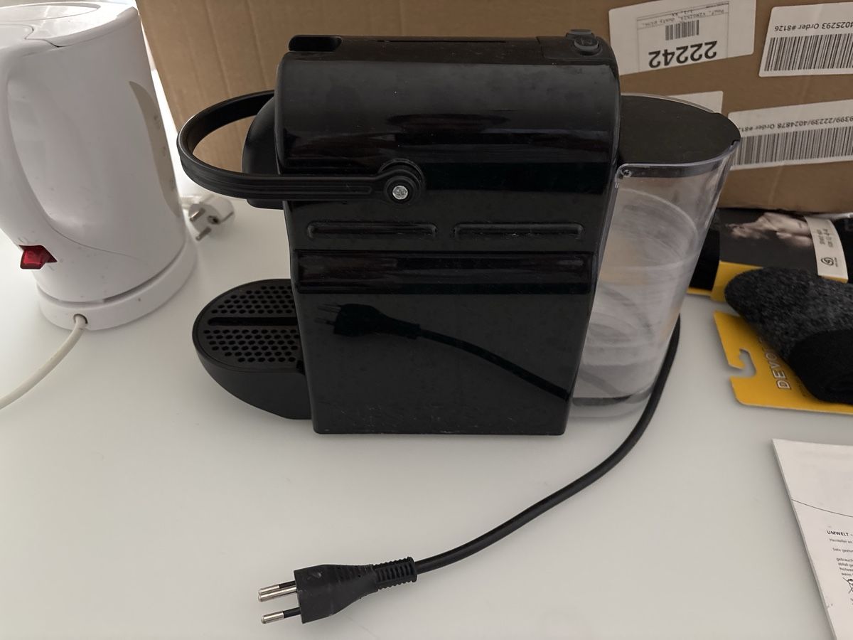 Kaffeemaschinen & Espressomaschinen: Nespresso Essenza Mini coffee machine black – Gebraucht aus Baden von David_Baden 1