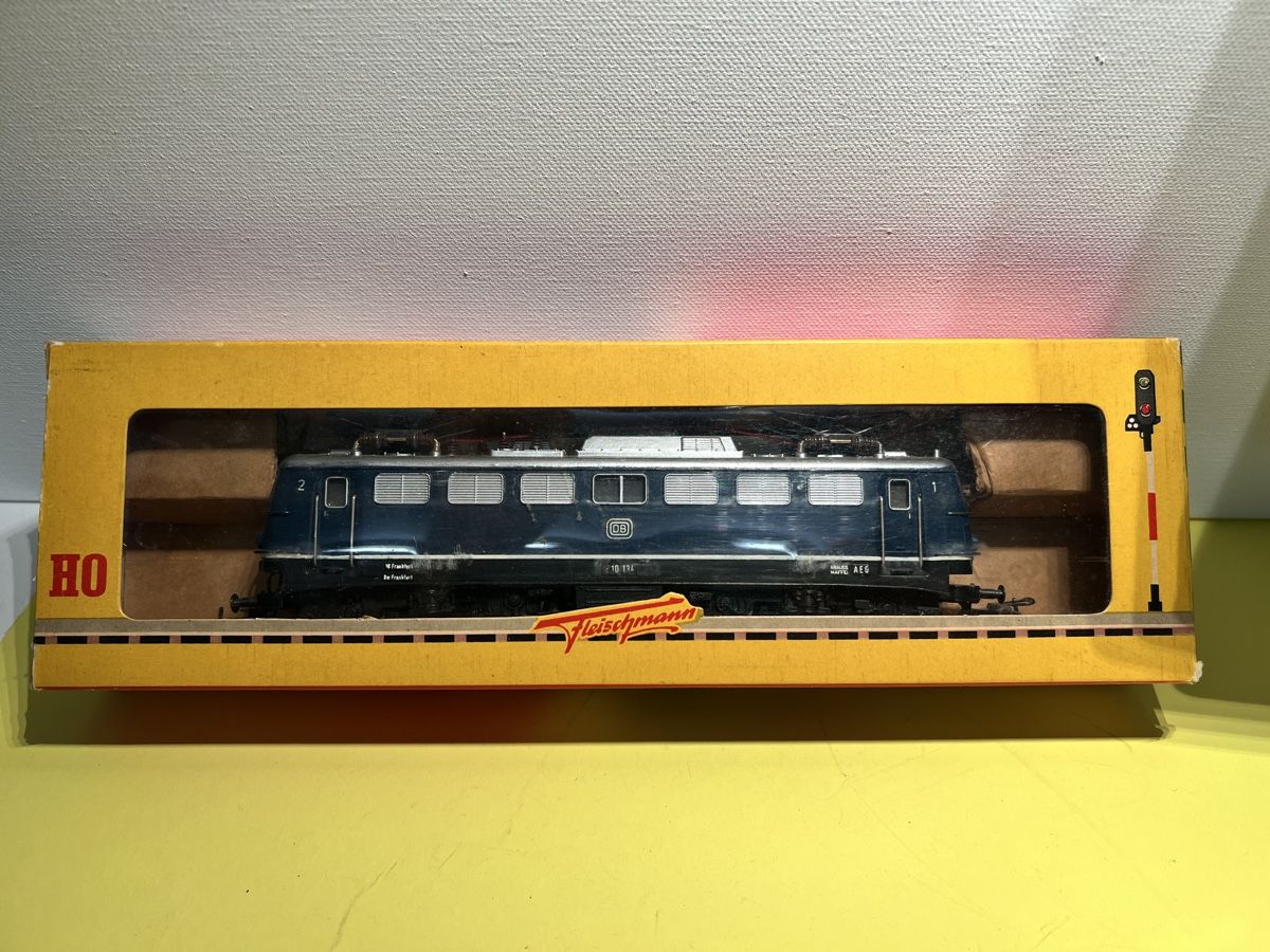 Fleischmann Modellini di ferrovie: Fleischmann E10, schweres Gussmodell in HO – Usato da Weinfelden venduto da Kammerflimmern