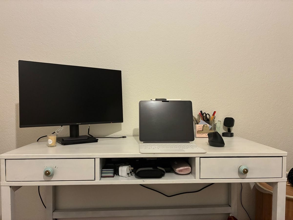 Scrivanie: White writing desk with 2 drawers  – Usato da Zürich venduto da eduardag 1