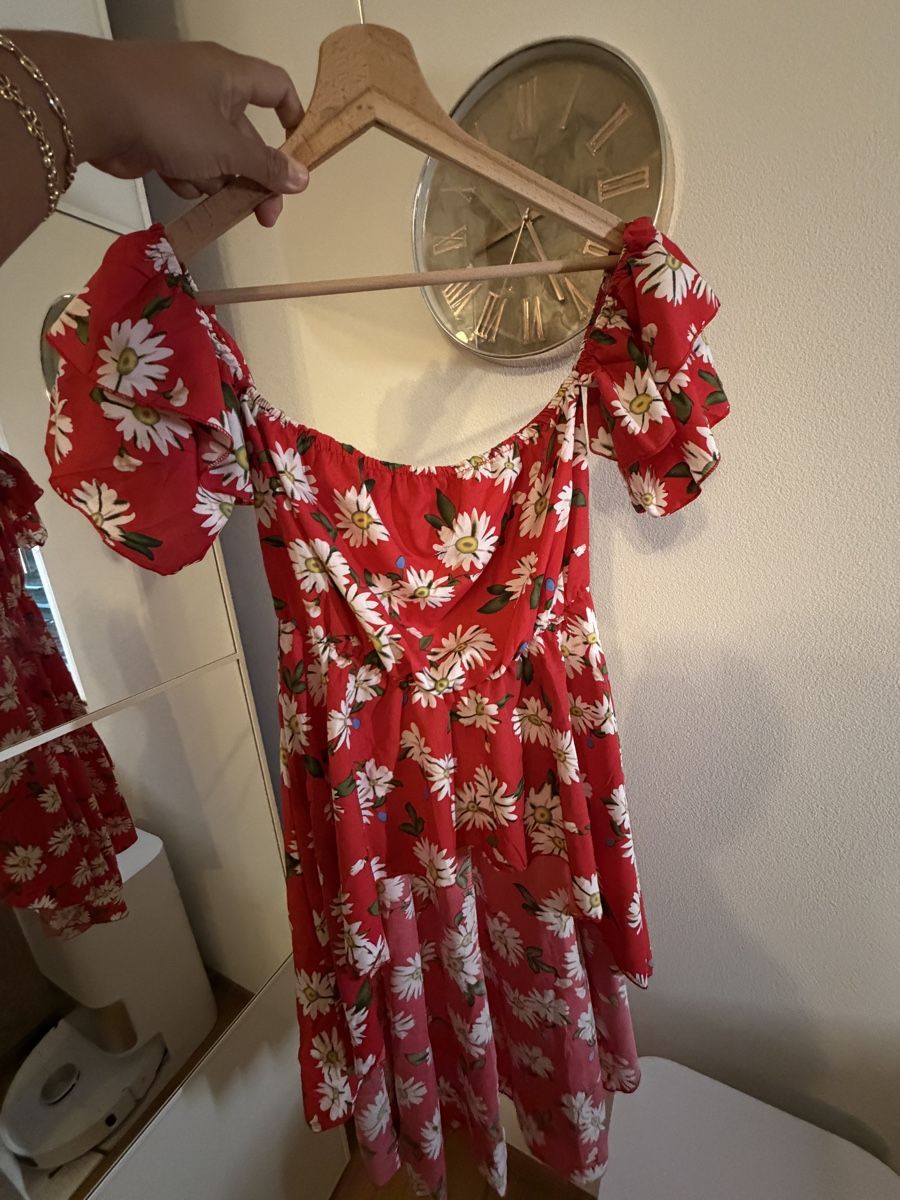 Camicette: Neues rotes Sommerbluse mit Blumenmuster, Grösse S/M – Nuovo (secondo la descrizione) da Oberengstringen venduto da SaraHoney19