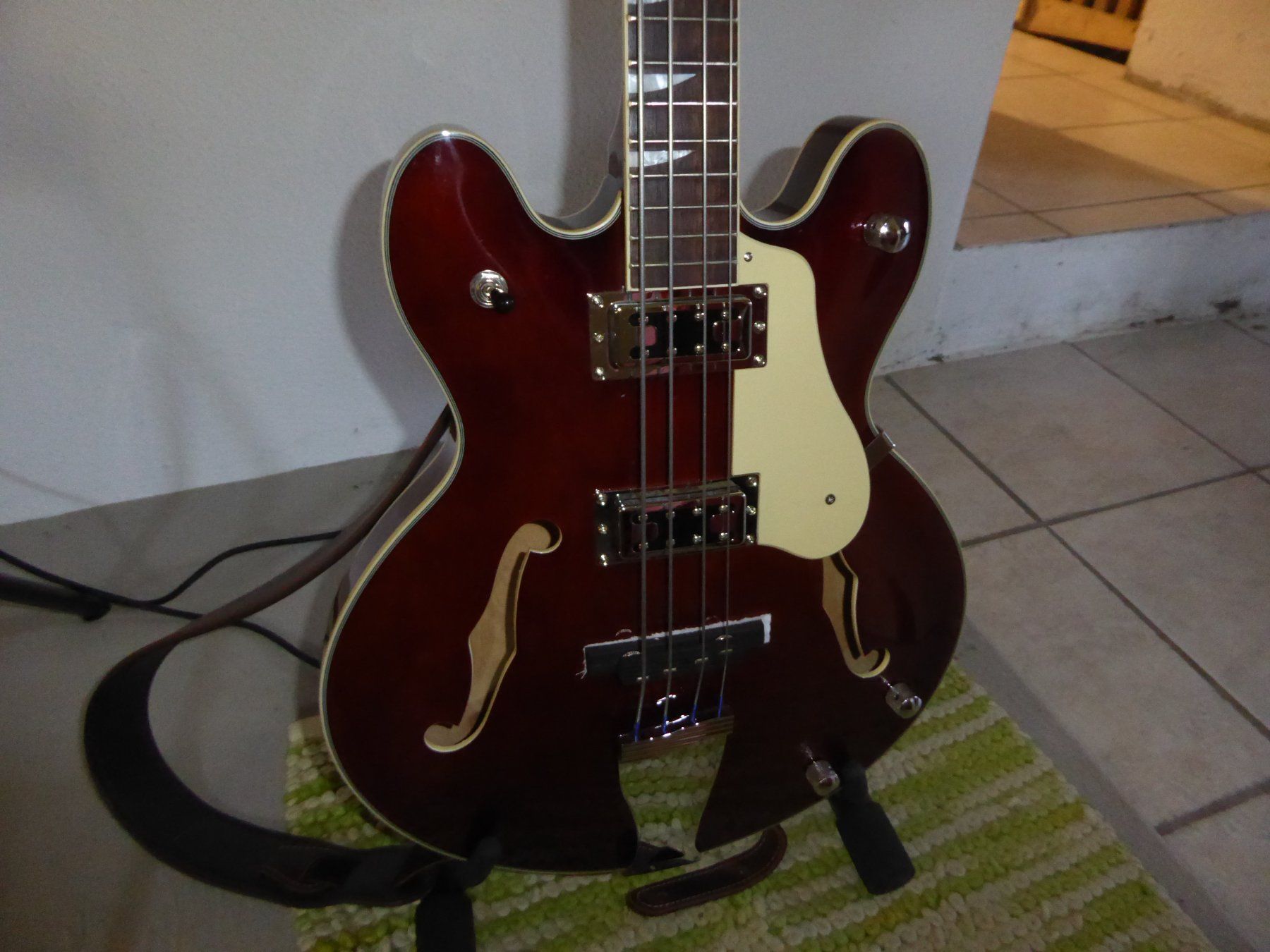 Harley Benton Strumenti musicali: SEMI AKUSTIK BASS, HARLEY BENTON – Nuovo (secondo la descrizione) da Romanshorn venduto da beckli20 3