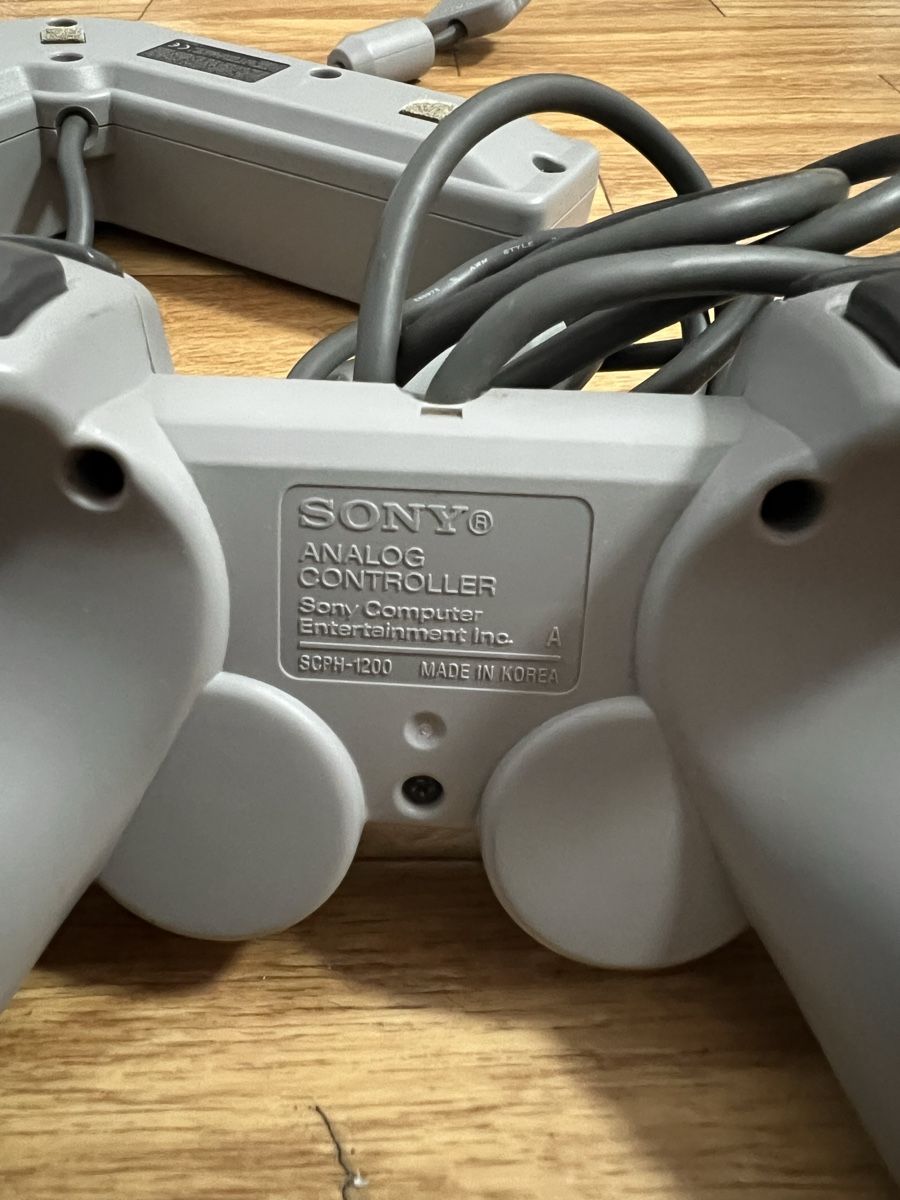 Sony Controller: Sony PlayStation PS1 Multitap Original + Analog Controller S – Usato da Muralto venduto da dan_pf8r 5