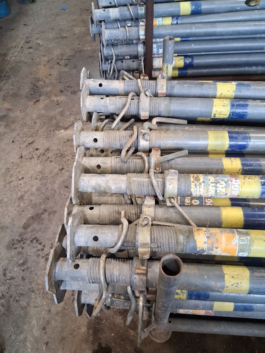 Tutti gli attrezzi: Deckenstützen Doka 20/400 – Usato da Eriswil venduto da Bagger014 4