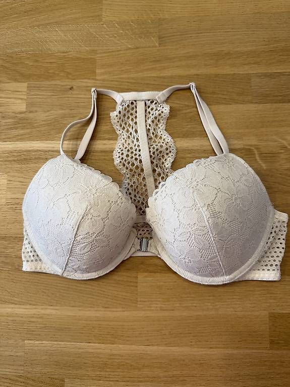 H&M Altra biancheria intima: BH mit Spitze 80B neuwertig – Nuovo (secondo la descrizione) da St. Gallen venduto da Diana.
