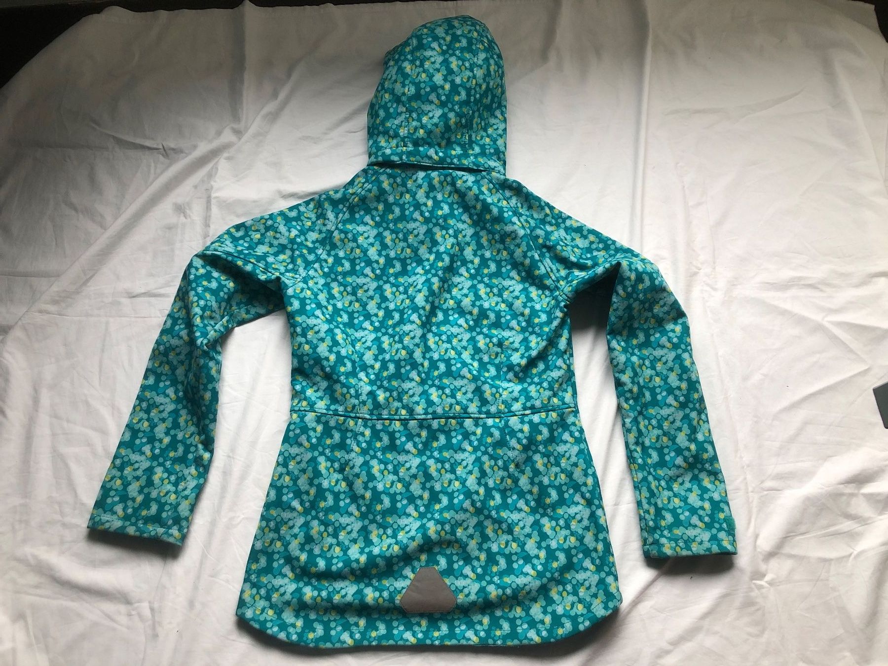 H&M Giacche & Cappotti: grüne gemusterte Softshell-Jacke H&M, Gr. 170 – Usato da Zürich venduto da anavlis-thymiano 1