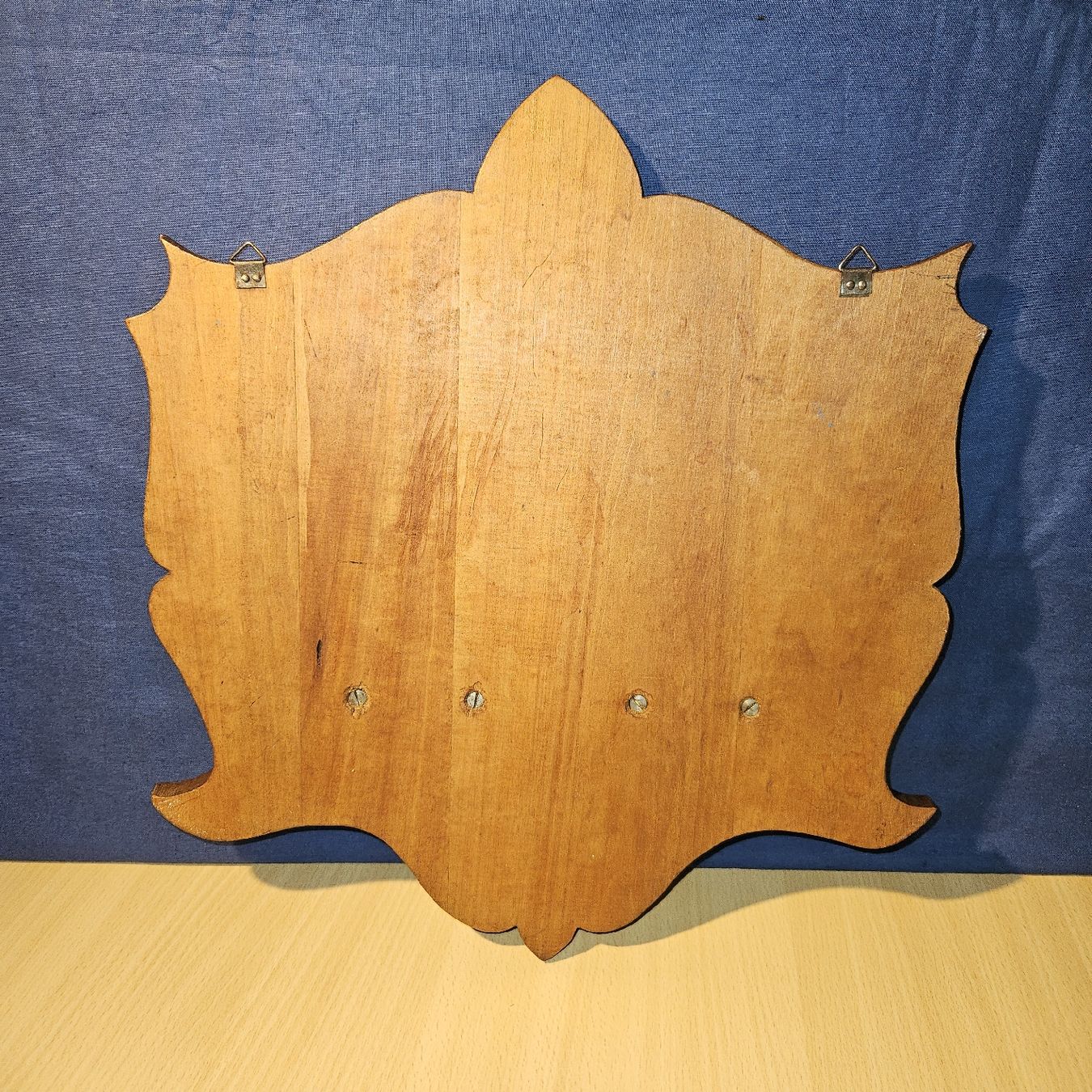 Altro in Decorazioni & Accessori: Antike Holz-Wandzeitungshalter/Briefablage mit Eichenlaub – Usato da Kriens venduto da gra_fhn7 7