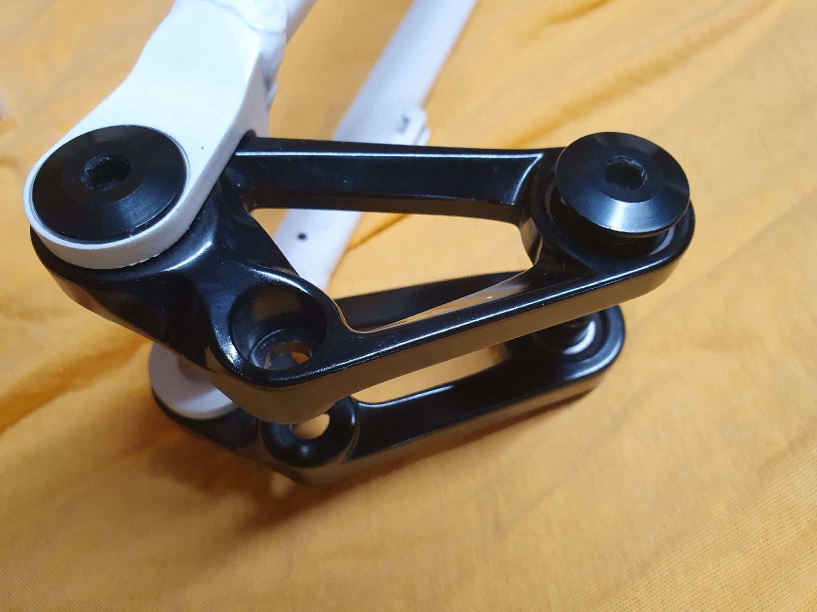 Pezzi di ricambio: Schwinge MTB FS, mit div. Anbauteile, gebr. – Usato da Niedergösgen venduto da joh_6txt 6